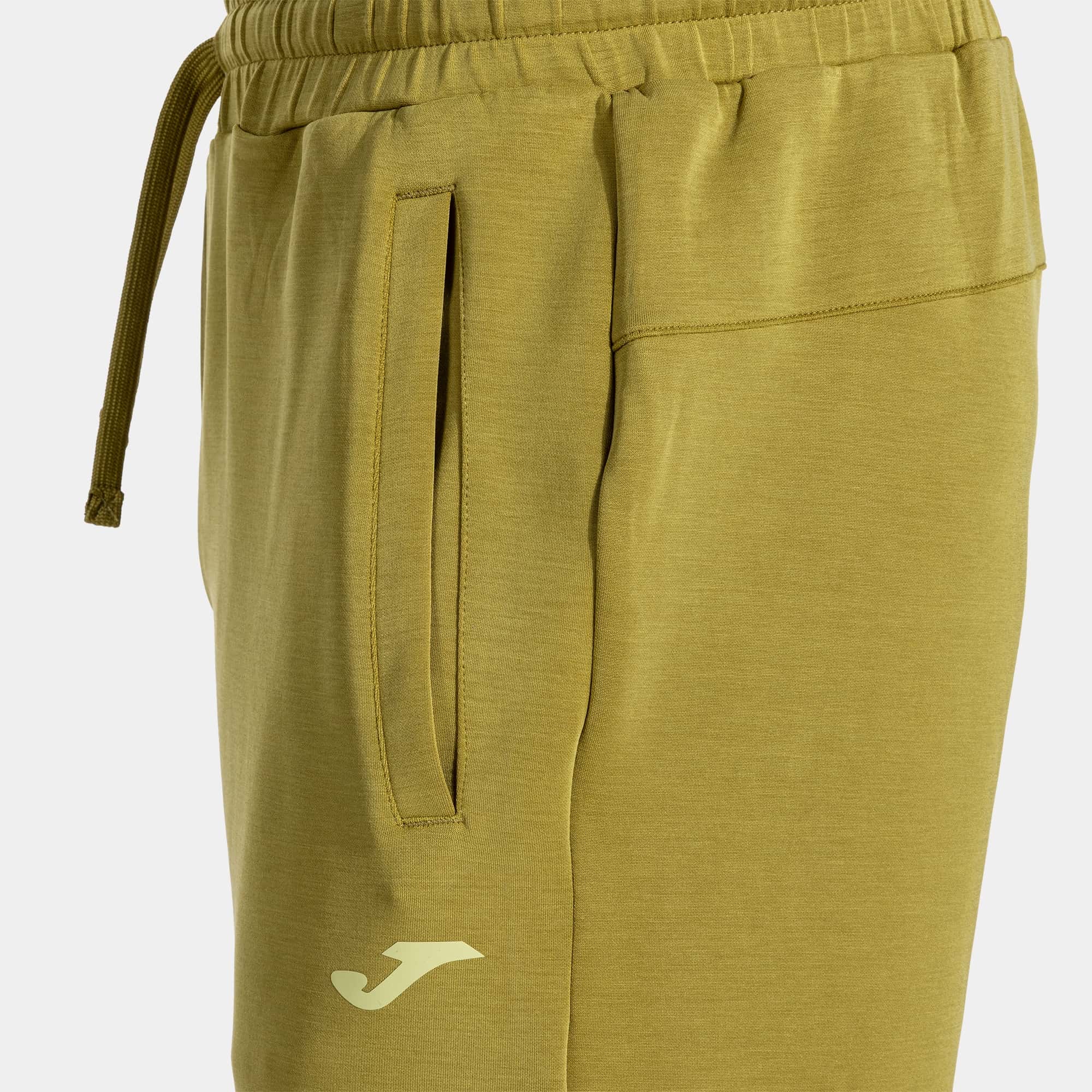 Bermuda shorts man Breath