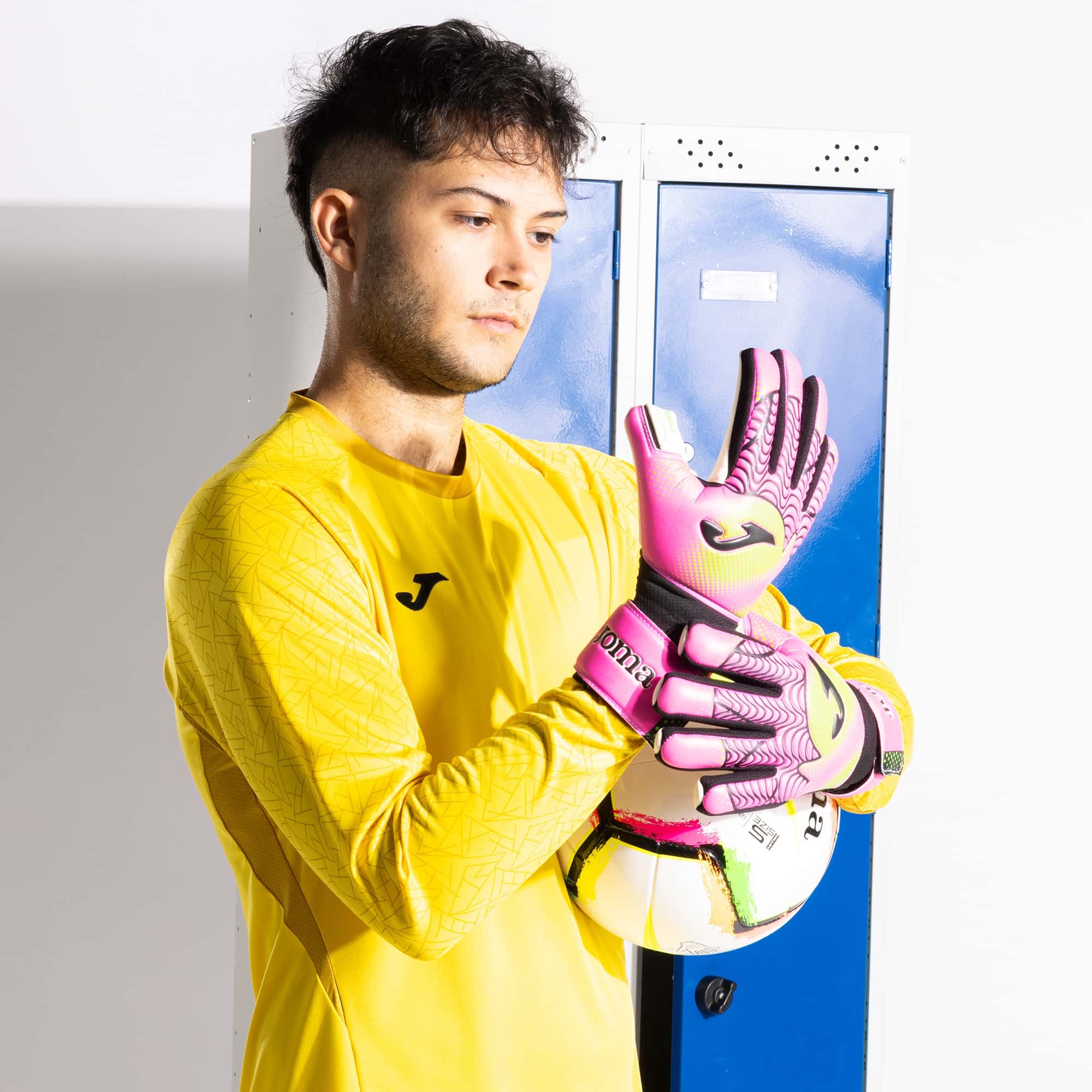 Football goalkeeper gloves Premier