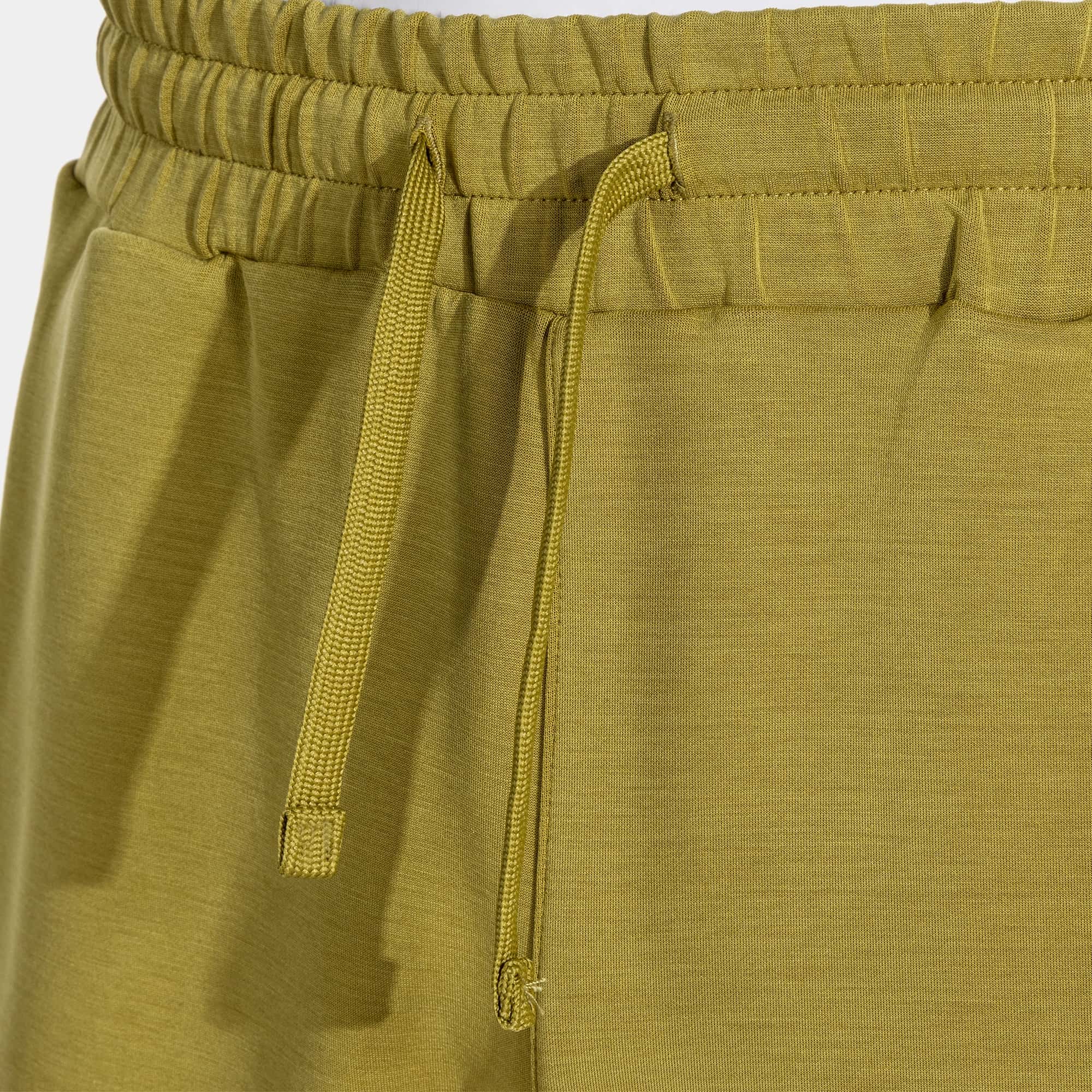 Bermuda shorts man Breath