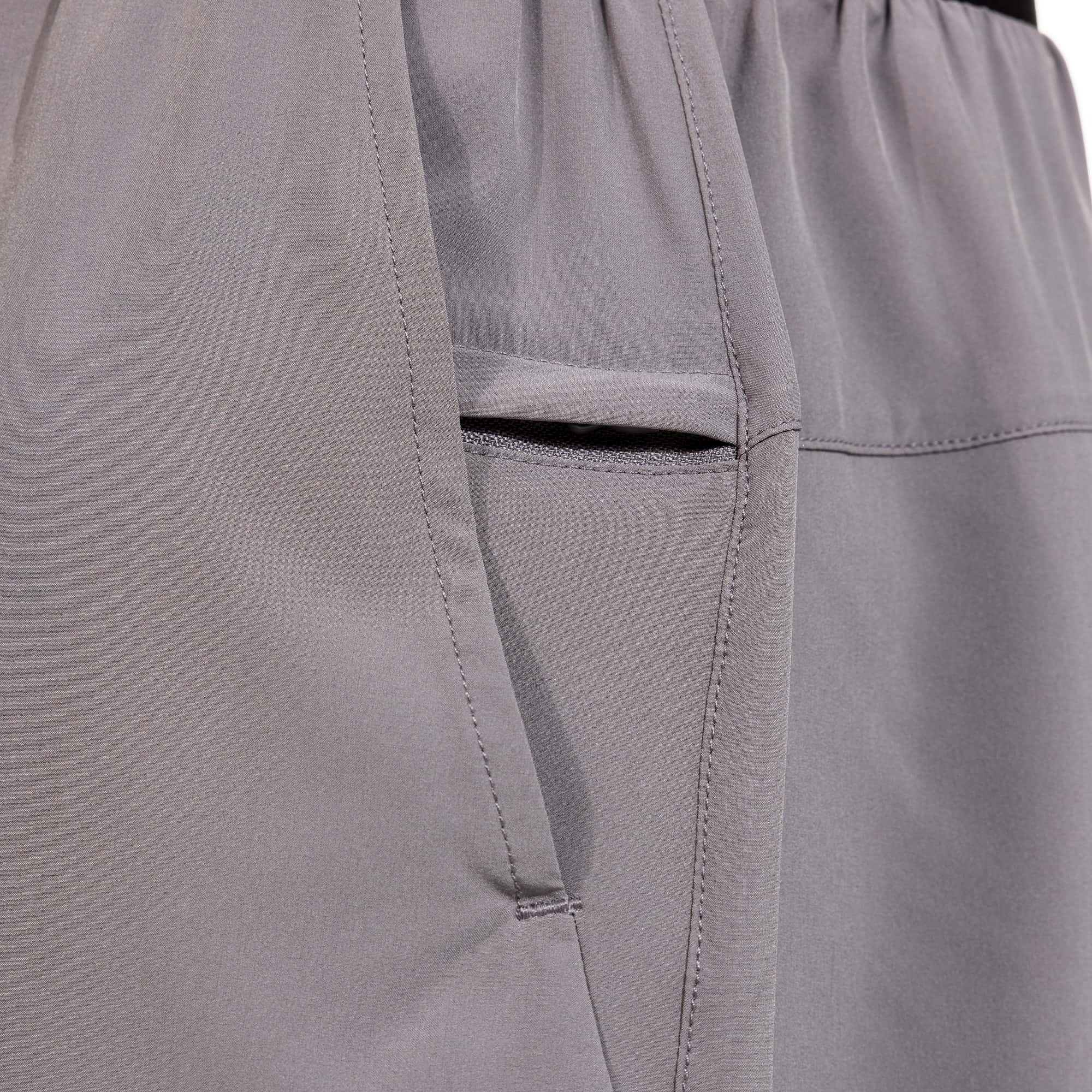 Bermuda shorts man Core
